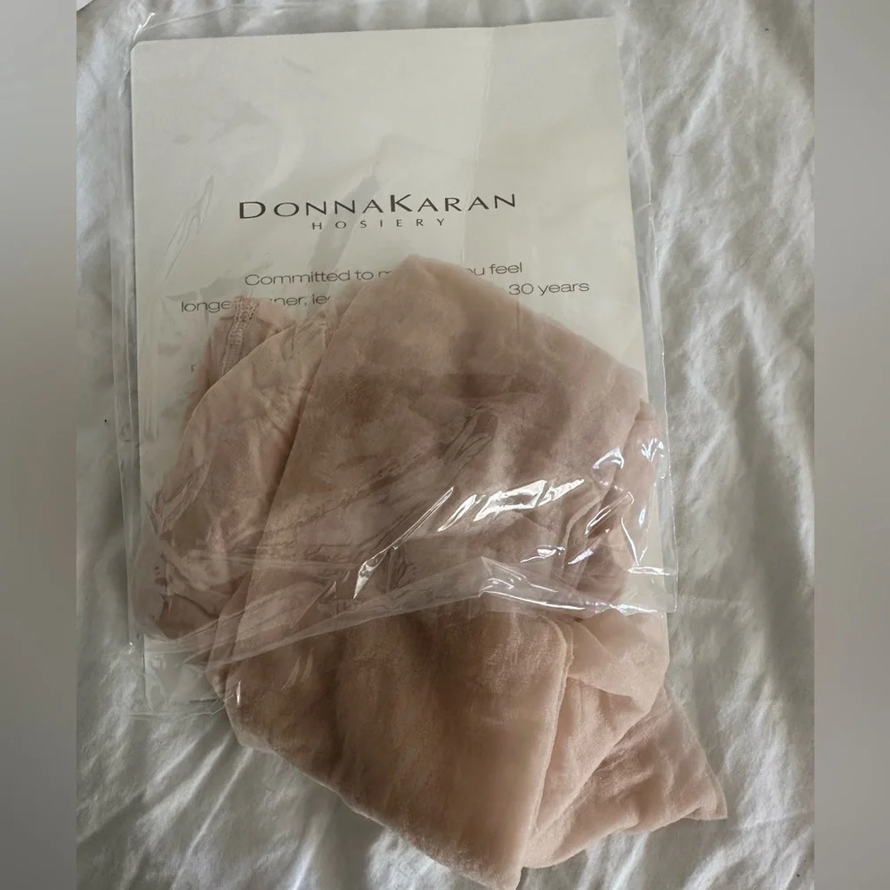 Donna Karan pantyhose‎